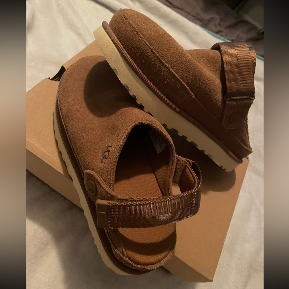 Brand new UGG golden star Clogs size 6 never worn